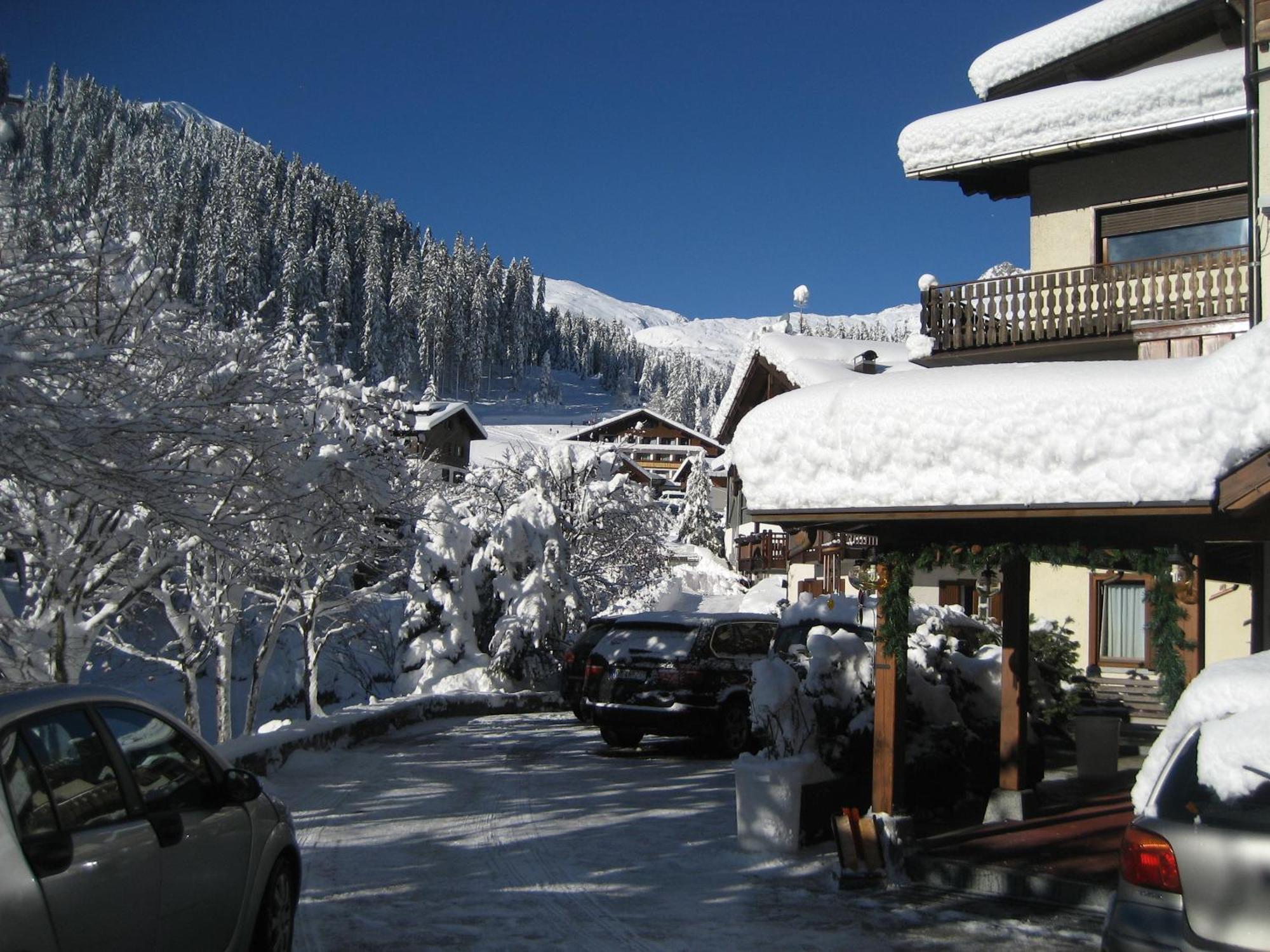 Hotel Garni Dello Sportivo มาดอนนาดีกัมปิโญ ภายนอก รูปภาพ